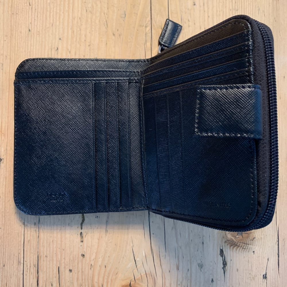 Brand New Prada Saffiano Leather zip around wallet - Picture 3 of 5